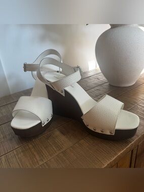 Christian Di Riccio white wedge sandals
